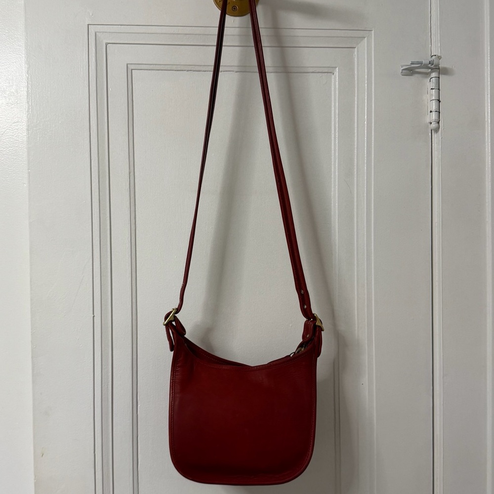 Vintage Elegant Red Leather Shoulder/Crossbody Bag - Picture 2 of 8